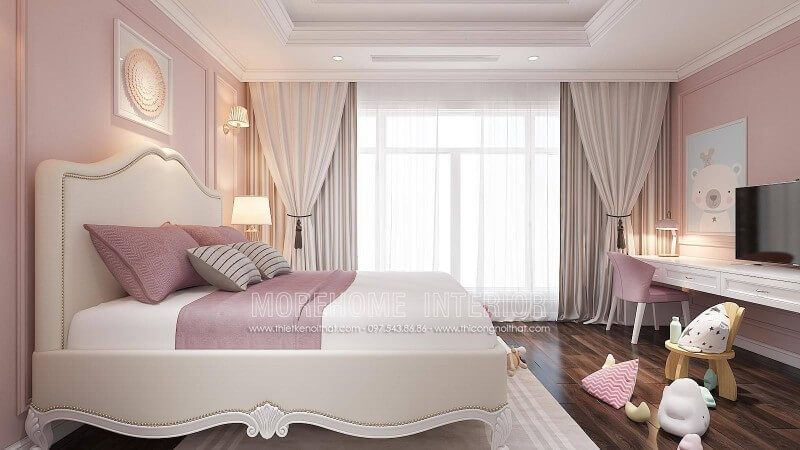 Bức tường được trang trí bằng giấy dán tường màu hồng để tránh sự cứng cáp và tạo nên điểm nhấn cho căn phòng.